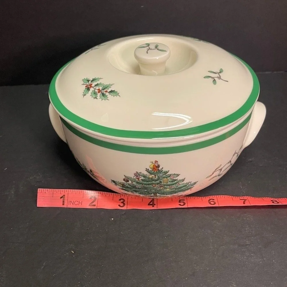 Vintage 1997 Spode Christmas Tree 2 Pint Covered Casserole Made in England Boxed